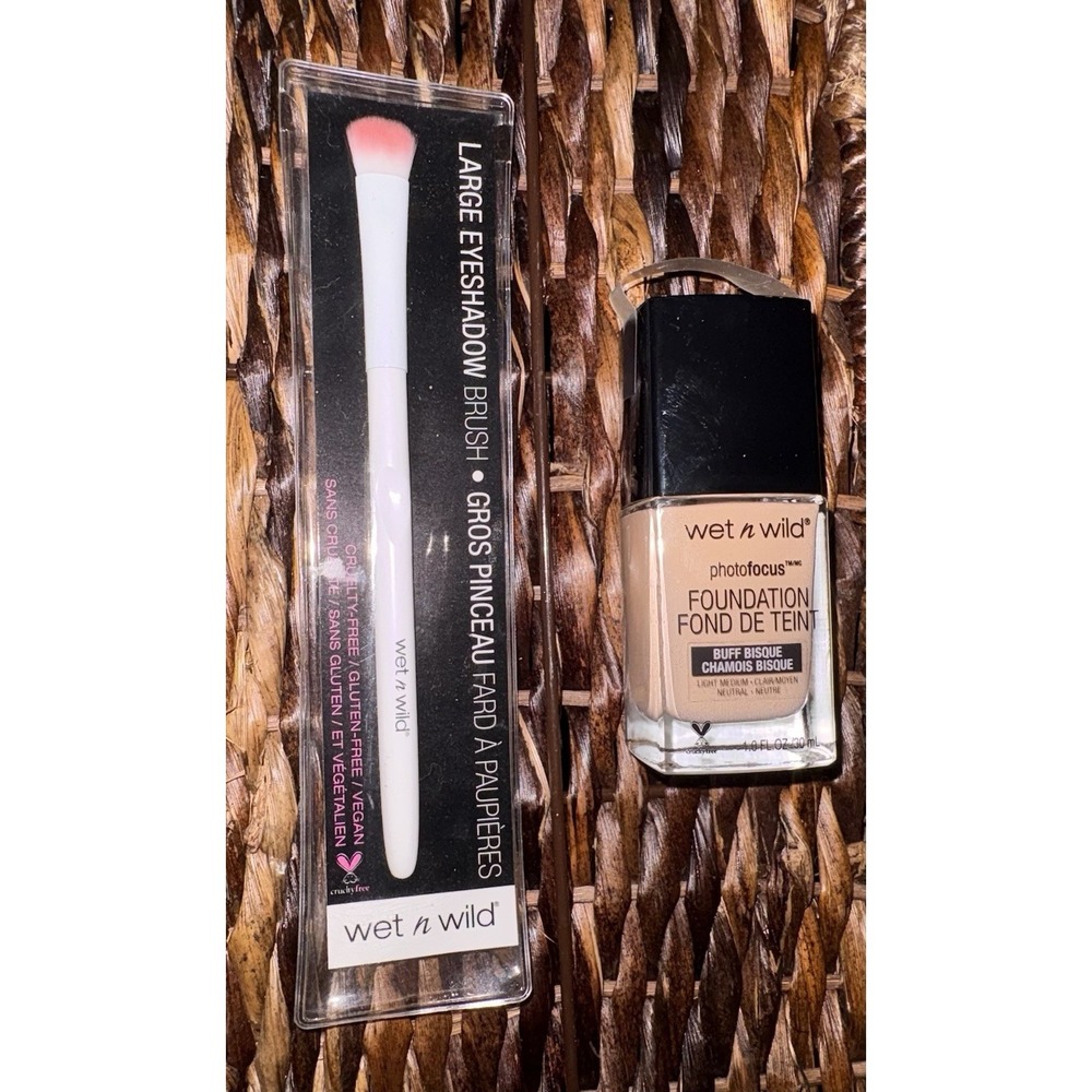 Wet N Wild Photo Focus Foundation Matte Buff Bisque E366C 1 Fl Oz & Shadow Brush